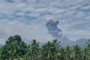 terjangan-erupsi-eksplosif-renggut-nyawa-tiga-petualang