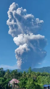 terjangan-erupsi-eksplosif-renggut-nyawa-tiga-petualang